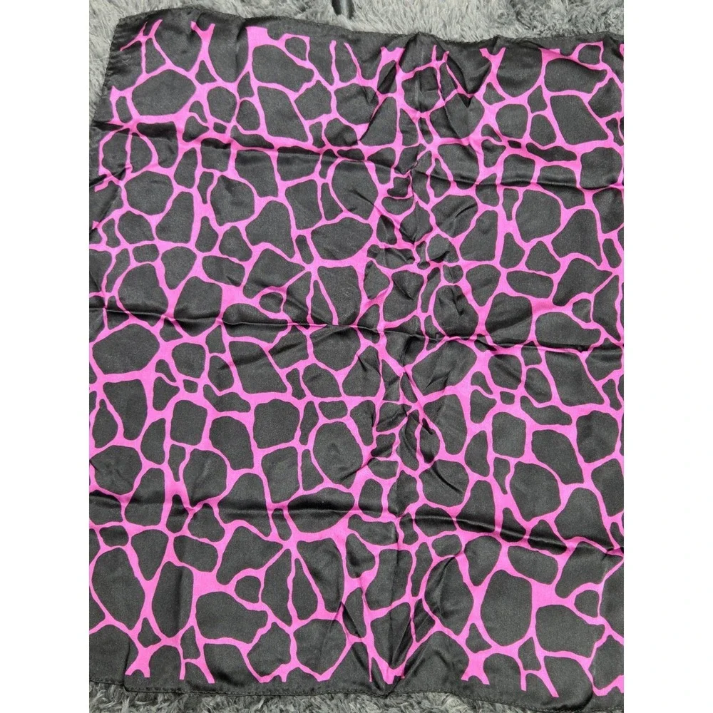 Elaine Gold Collection XIIX Square Scarf Hot Pink And Black 20x20 Giraffe
